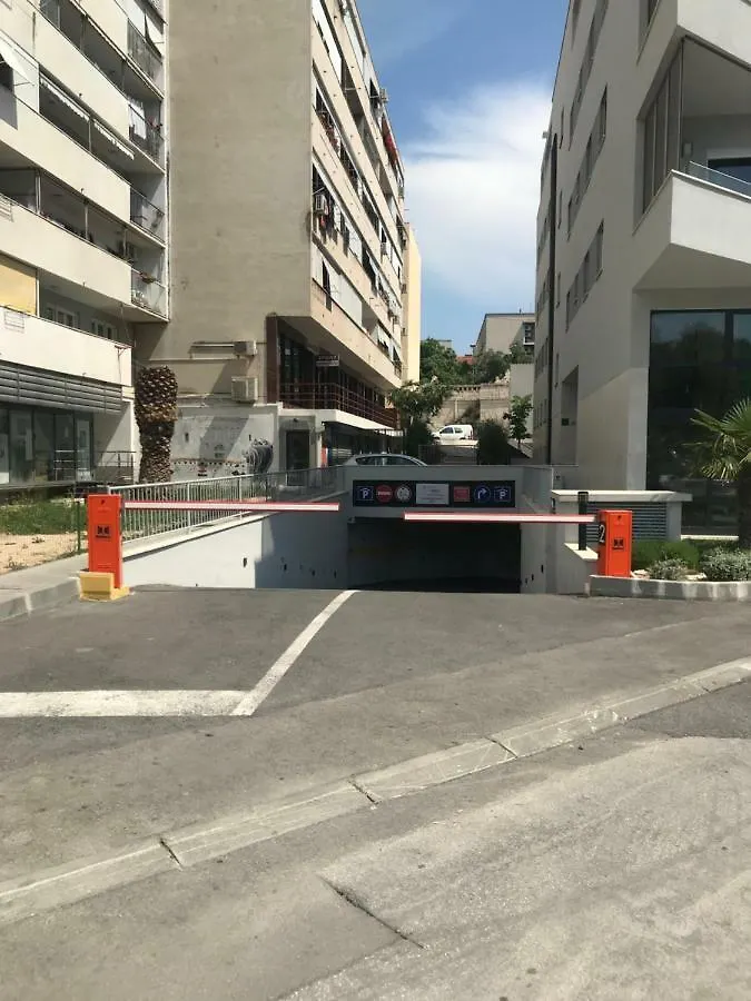 Side By Side Apartments Split 0*,  Croacia